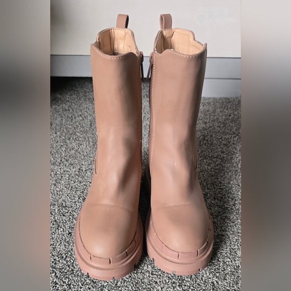 Forever 21 Unilady Boots Rubber Lug-Sole Chelsea Booties Tan Size 6.5 NWOB - Picture 2 of 9